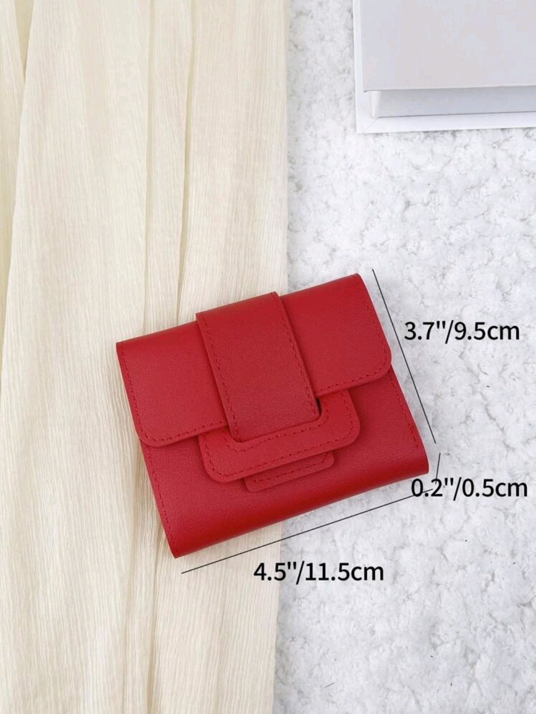 MONEDERO ROJO CIERRE DE BOTON ENTRELAZADO M2